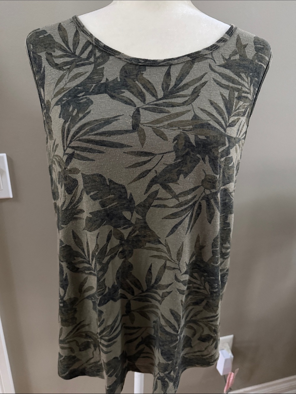 Old Navy Tropical Leaf Print Sleeveless Tank Top — Neutral Green — Relaxed Fit